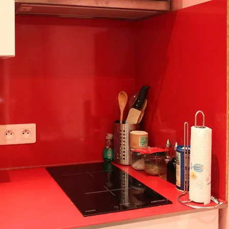 Apartment Nest With Balcony Overlooking The Eiffel Tower Paris