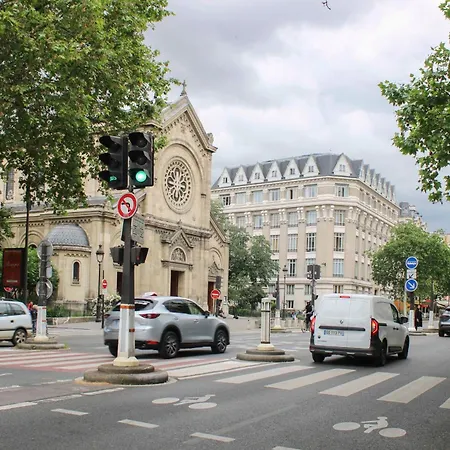 Nest With Balcony Overlooking The Eiffel Tower Apartment Paris