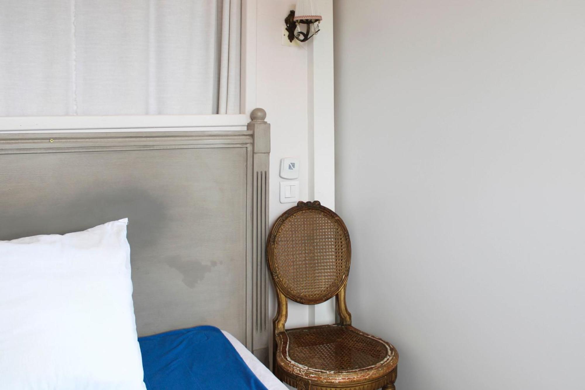 Nest With Balcony Overlooking The Eiffel Tower Apartment *