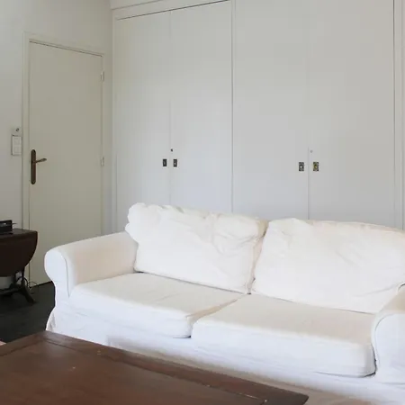 Nest With Balcony Overlooking The Eiffel Tower Parigi